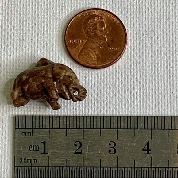 Antique Red Chinese Soapstone Mini Hand Carved Elephant Pendant Figurine 3/4" 3g - Picture 13 of 16